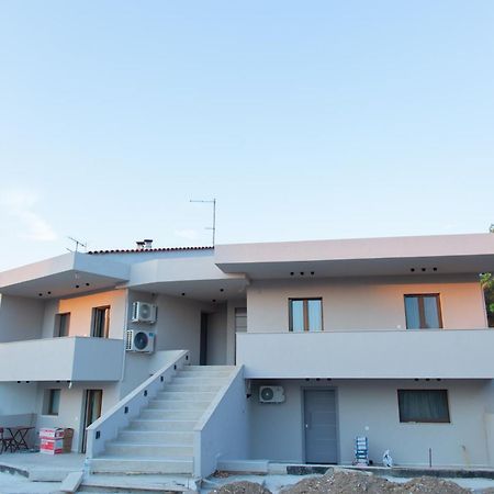 Νεακιτοσ Luxury Apartments นิกิติ ภายนอก รูปภาพ
