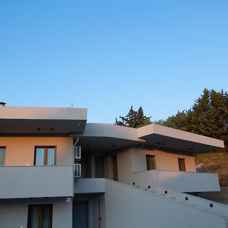 Νεακιτοσ Luxury Apartments นิกิติ ภายนอก รูปภาพ